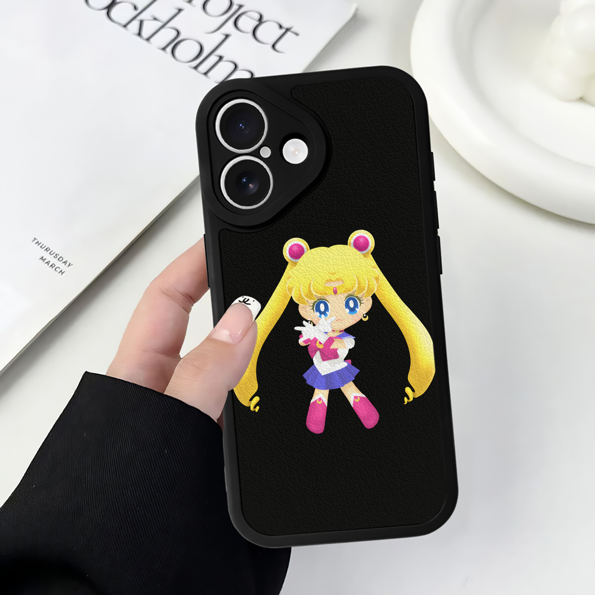 （画像用） 美少女戦士セーラームーン 月野 うさぎ つきの うさぎ Sailor Moon Tsukino Usagi 【iPhone 16シリーズ対応】シリコンスマホケース（レザー調） 材質：シリコン